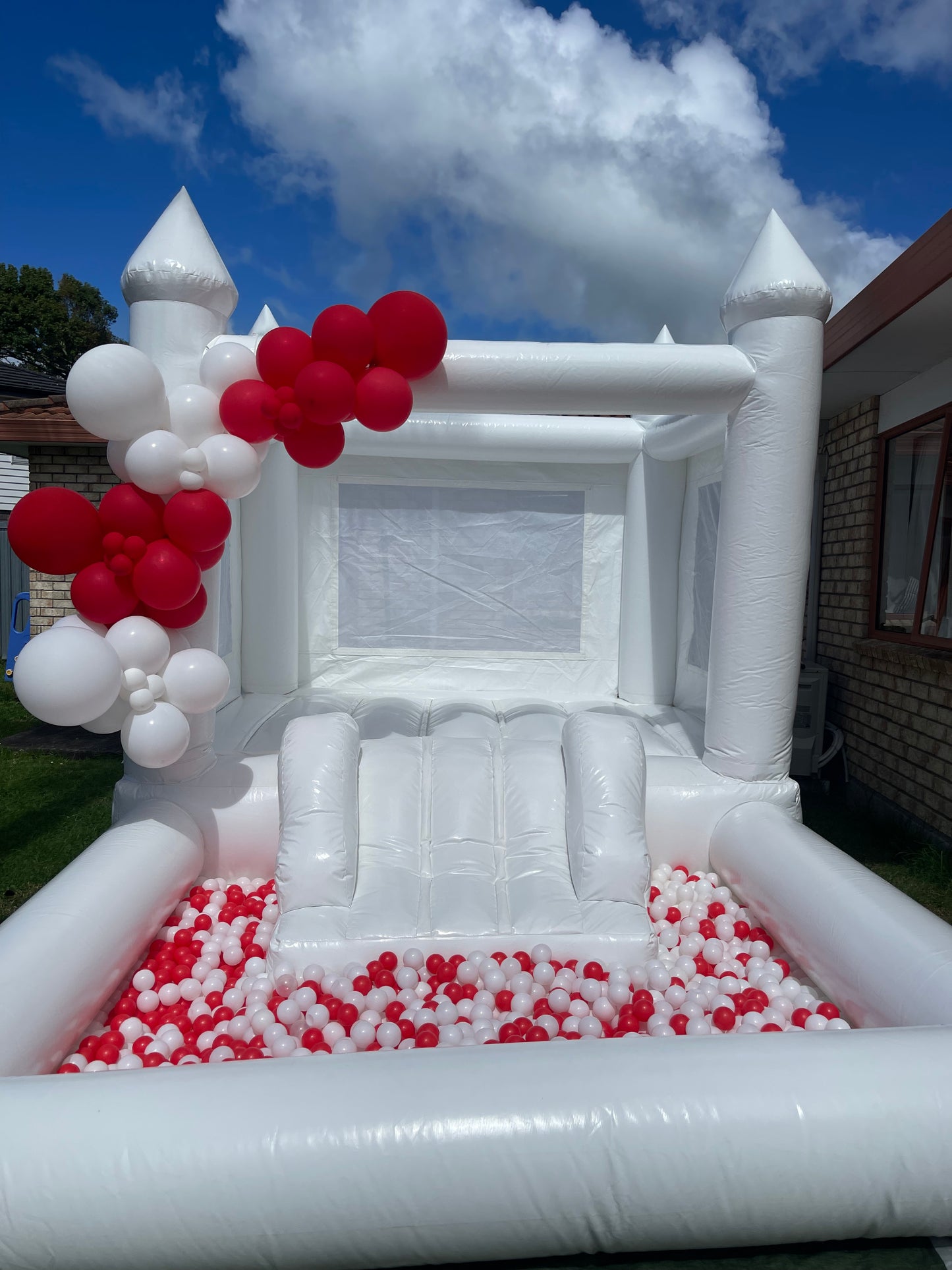 Luxury White Mid Slide with Ball pit